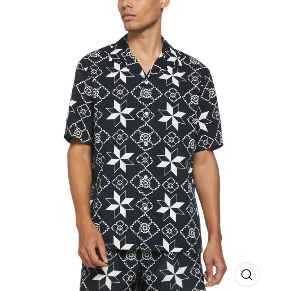 NWT Perry Ellis Men’s Short Sleeve Button Up Star Shirt. Navy & White. Size L.